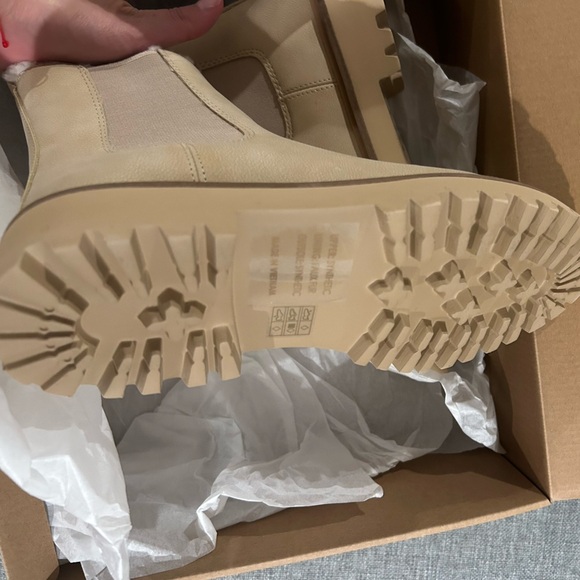 J. Crew Lug-sole Chelsea boots in natural size 7 - Picture 6 of 9